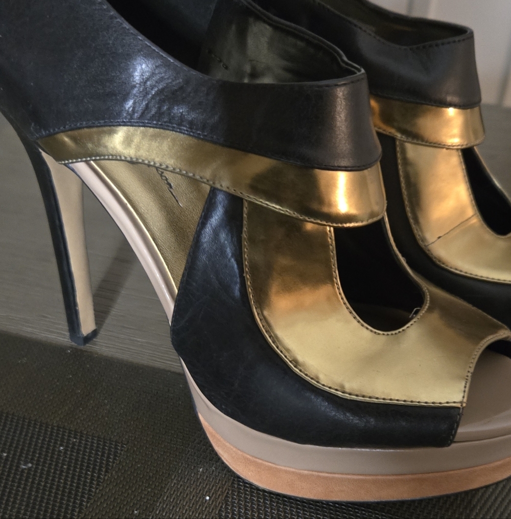 Jessica Simpson Black and Gold Heels